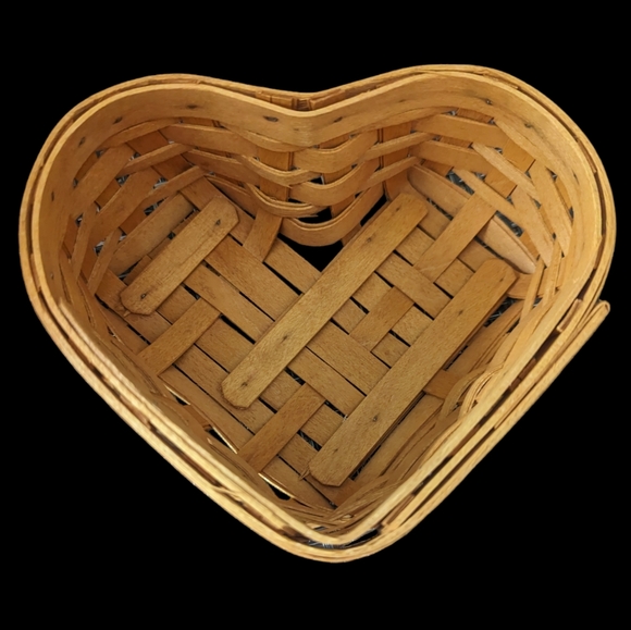 Longaberger 2001 heart shaped basket - Picture 1 of 4